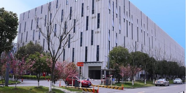 中檢華通威選用水蜜桃视频下载步入式恒溫恒濕試驗室